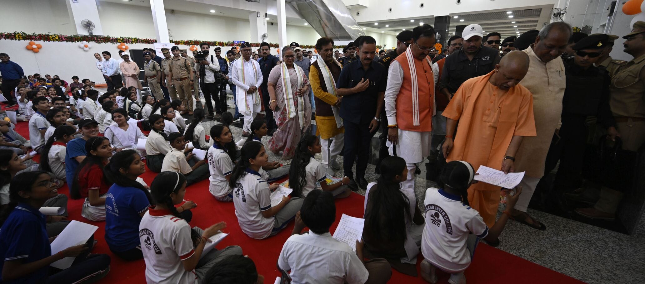 1008 श्रद्धालुओं को लेकर सोमनाथ रवाना हुई स्पेशल ट्रेन, सीएम ने दिखाई हरी झंडी। 1008 श्रद्धालुओं को लेकर सोमनाथ रवाना हुई स्पेशल ट्रेन, सीएम ने दिखाई हरी झंडी।