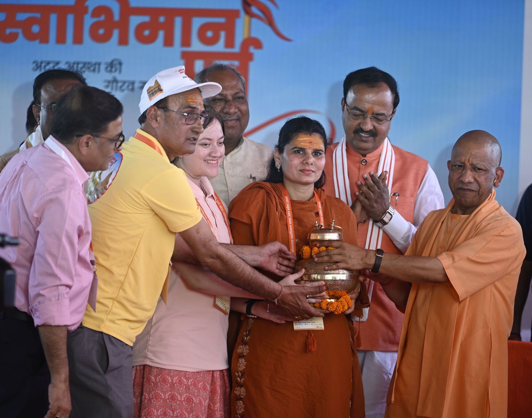 1008 श्रद्धालुओं को लेकर सोमनाथ रवाना हुई स्पेशल ट्रेन, सीएम ने दिखाई हरी झंडी। 1008 श्रद्धालुओं को लेकर सोमनाथ रवाना हुई स्पेशल ट्रेन, सीएम ने दिखाई हरी झंडी।