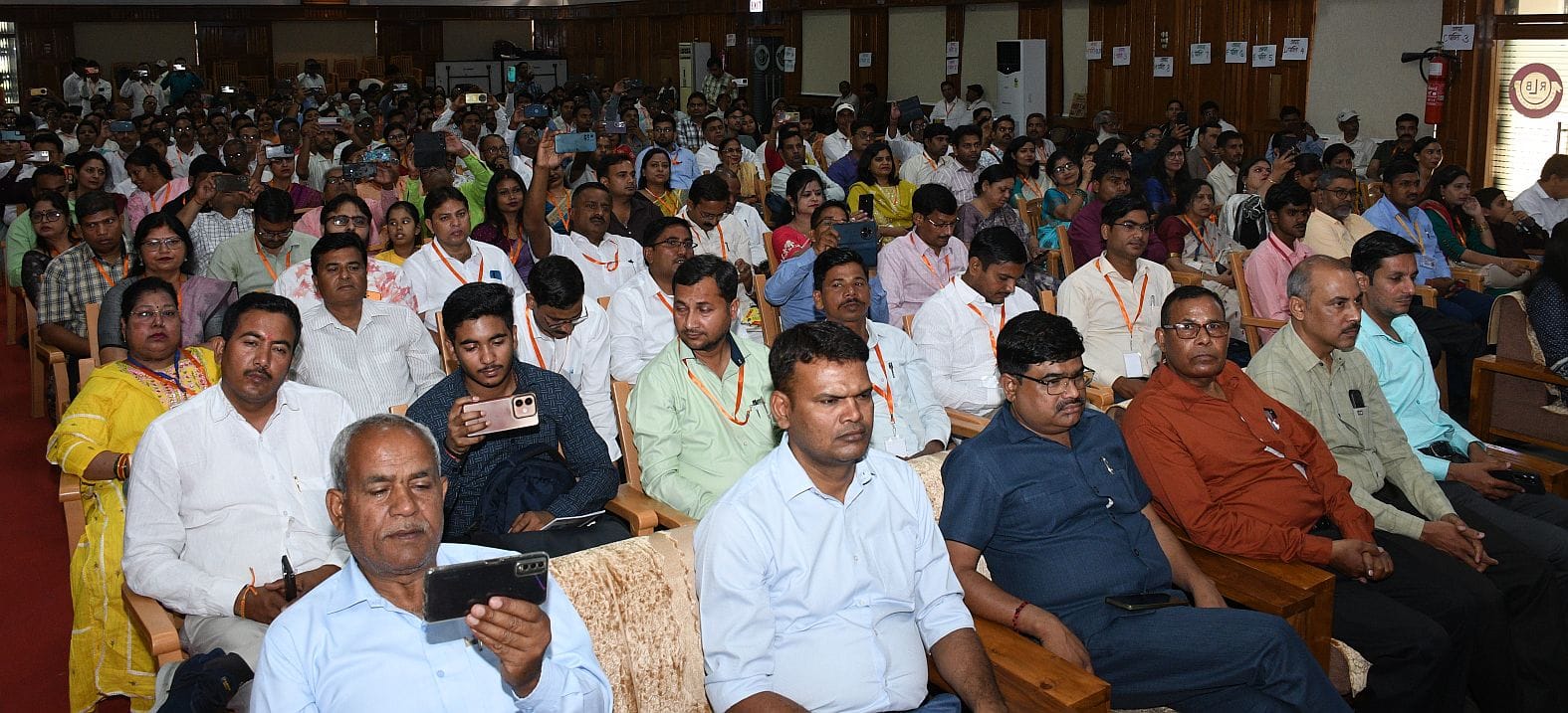 इंदिरा नगर स्थित निजी विद्यालय के सभागार में रविवार को हुआ कार्यक्रम। इंदिरा नगर स्थित निजी विद्यालय के सभागार में रविवार को हुआ कार्यक्रम।