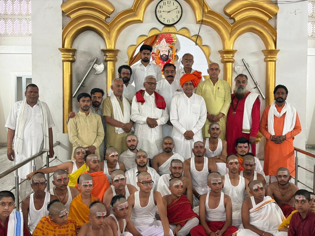 कुरुक्षेत्र। ब्राह्मण धर्मशाला में यज्ञोपवीत संस्कार समारोह के तहत परशुराम दरबार में एकजुट पदा कुरुक्षेत्र। ब्राह्मण धर्मशाला में यज्ञोपवीत संस्कार समारोह के तहत परशुराम दरबार में एकजुट पदा