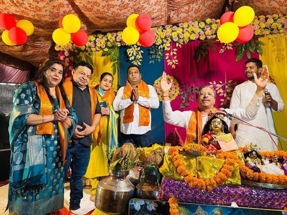 कुरुक्षेत्र। पालिका पार्क में भागवत कथा सुनाते अनिल शास्त्री। स्वयं कुरुक्षेत्र। पालिका पार्क में भागवत कथा सुनाते अनिल शास्त्री। स्वयं