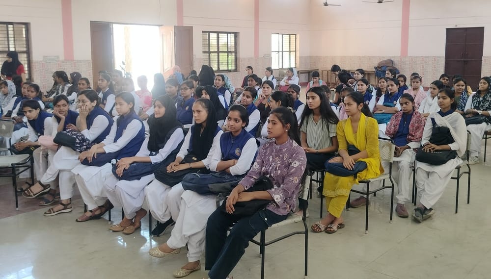 लक्ष्मी देवी आर्य कन्या डिग्री कालेज में नारी शक्ति वंदना अधिनियम 2023 के प्रचार अभियान के तहत 