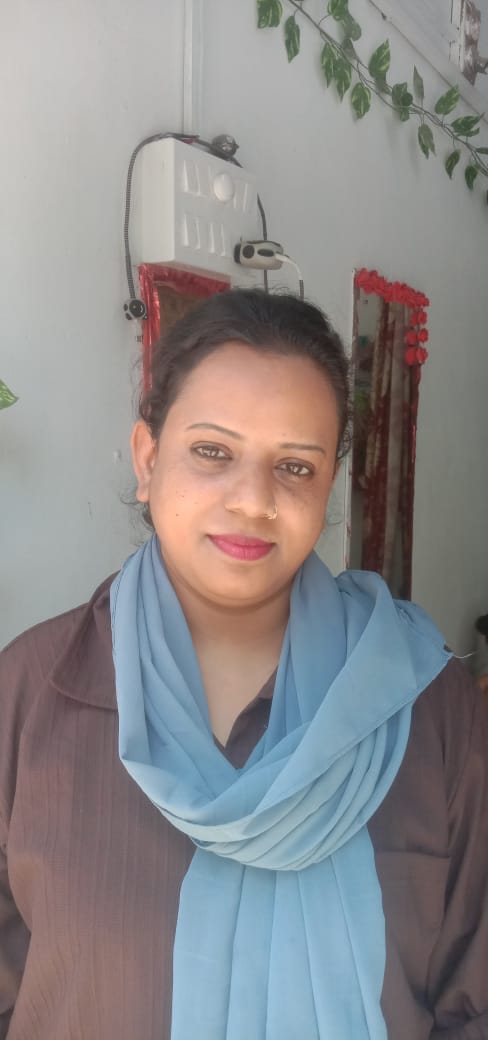नाहन के वार्ड नंबर 6 में पुलिस थाने के सामने वाली सड़क पर पड़े गड्ढे। संवाद नाहन के वार्ड नंबर 6 में पुलिस थाने के सामने वाली सड़क पर पड़े गड्ढे। संवाद