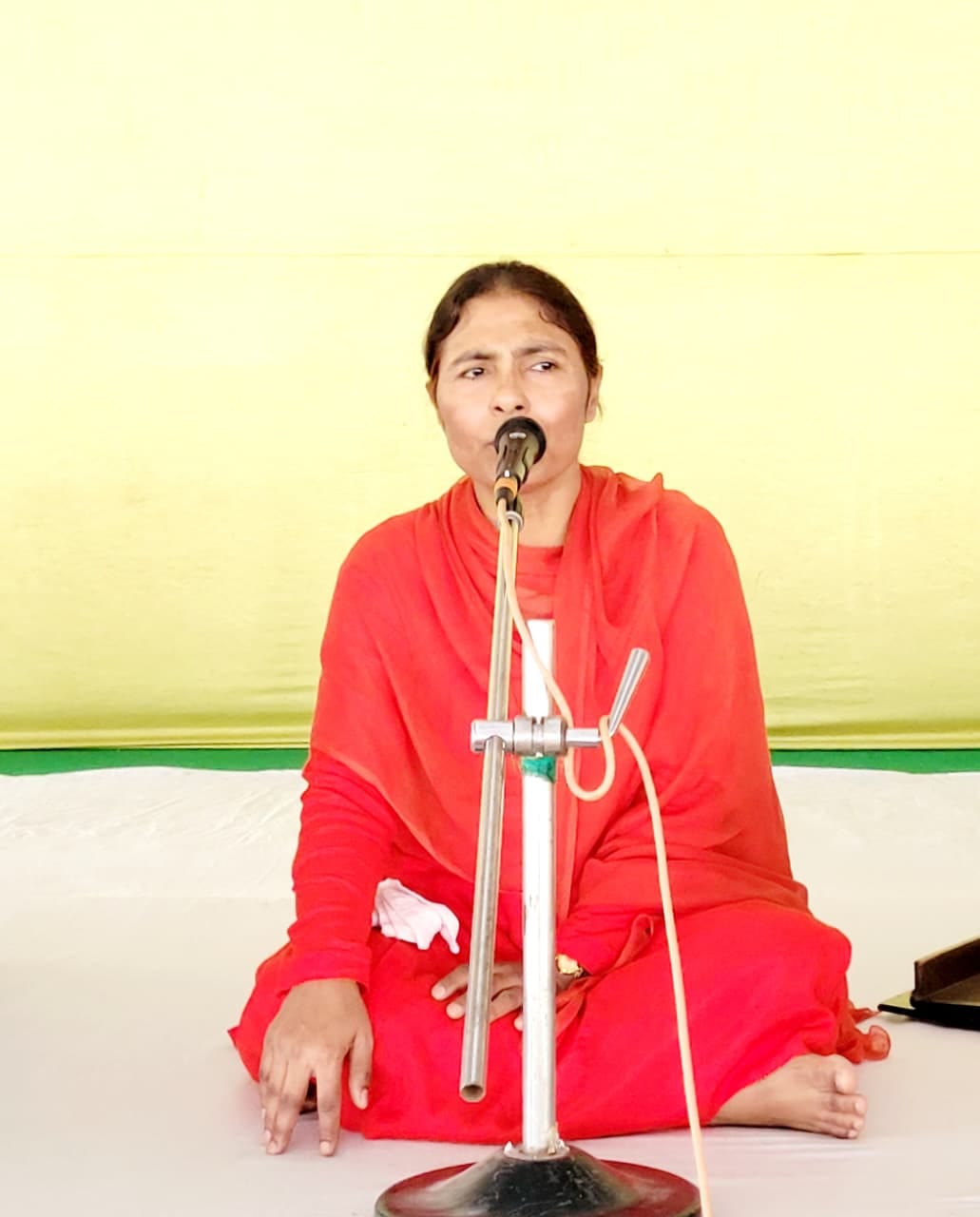 व्यासपुर में सत्संग सुनते श्रद्धालु। प्रवक्ता