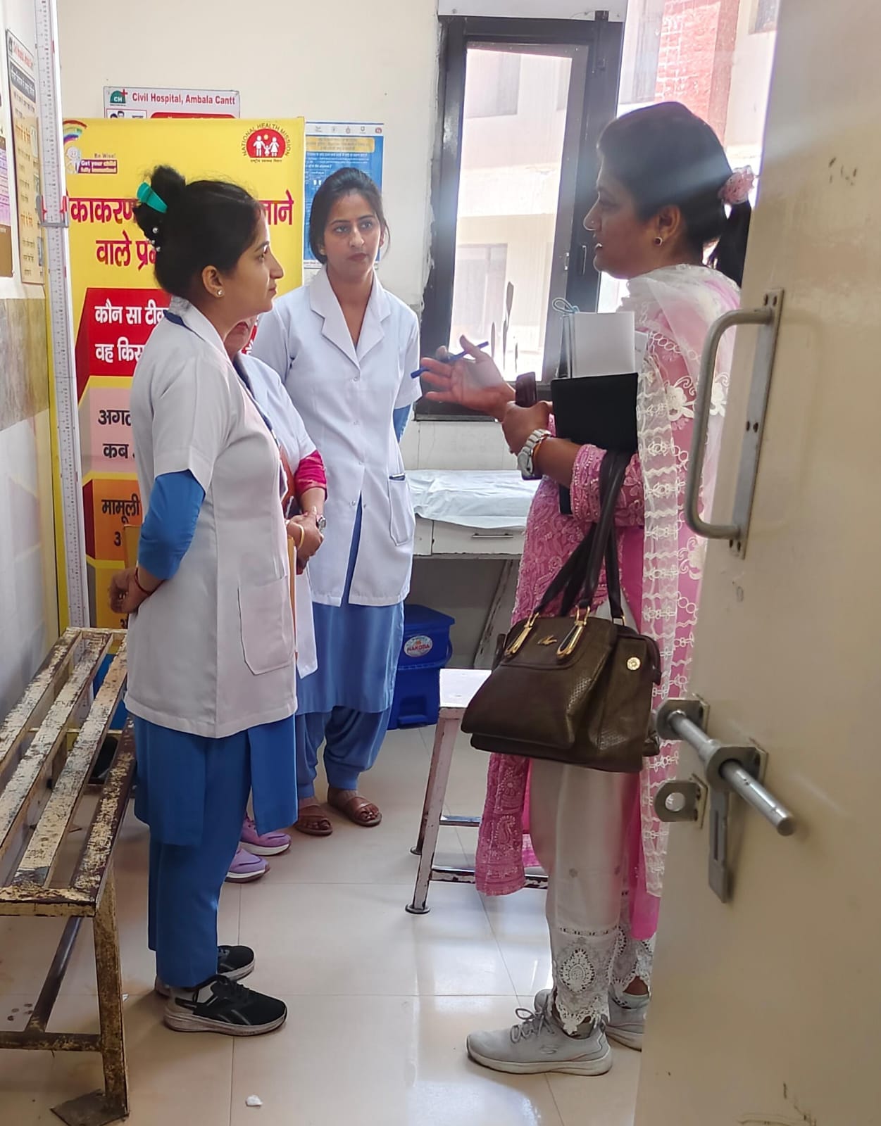 अंबाला कैंट के नागरिक अस्पताल में लक्ष्य की टीम में शामिल डॉक्टर बाल रोग विशेषज्ञ से जानकारी ले अंबाला कैंट के नागरिक अस्पताल में लक्ष्य की टीम में शामिल डॉक्टर बाल रोग विशेषज्ञ से जानकारी ले