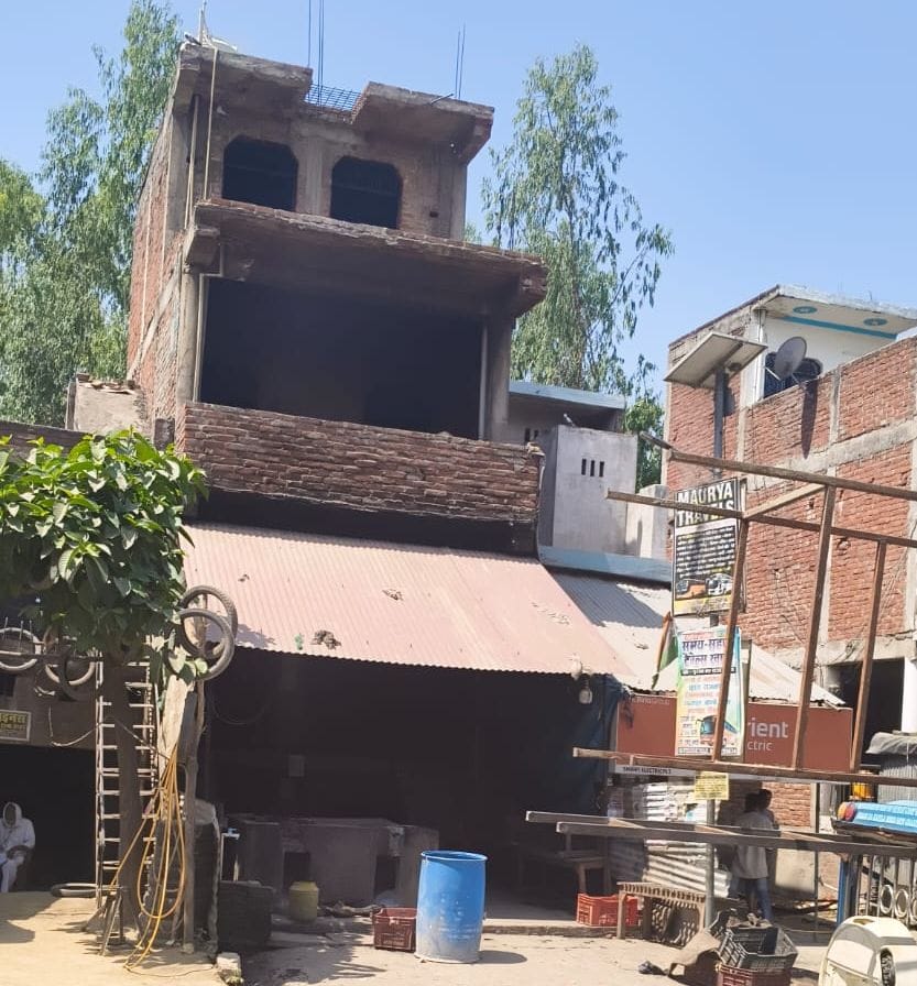 फोटो-33- सपा राष्ट्रीय अध्यक्ष का पुतला दहन करते मुसलिम समाज के लोग। संवाद