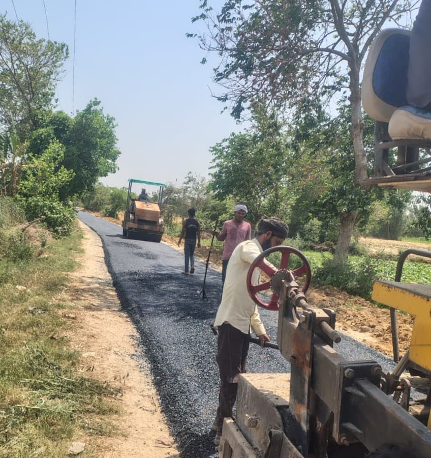 फोटो 42: प्रधानमंत्री की जनसभा के लिए लगवाया जा रहा टेंट। संवाद