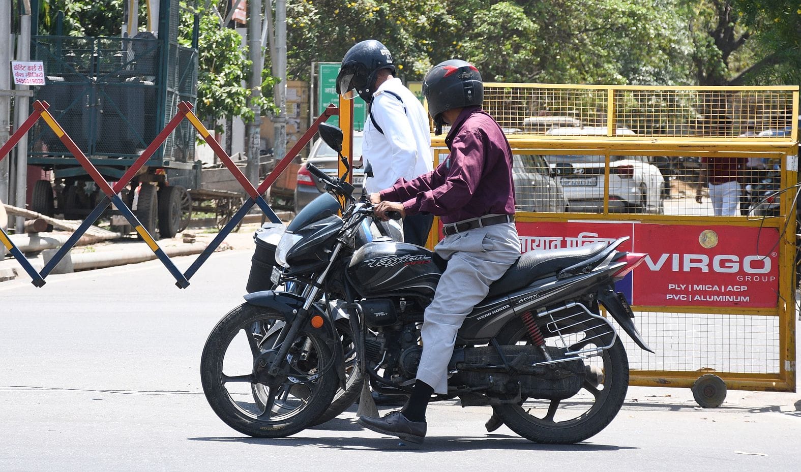 इनके लिए नहीं कोई नियम। इनके लिए नहीं कोई नियम।