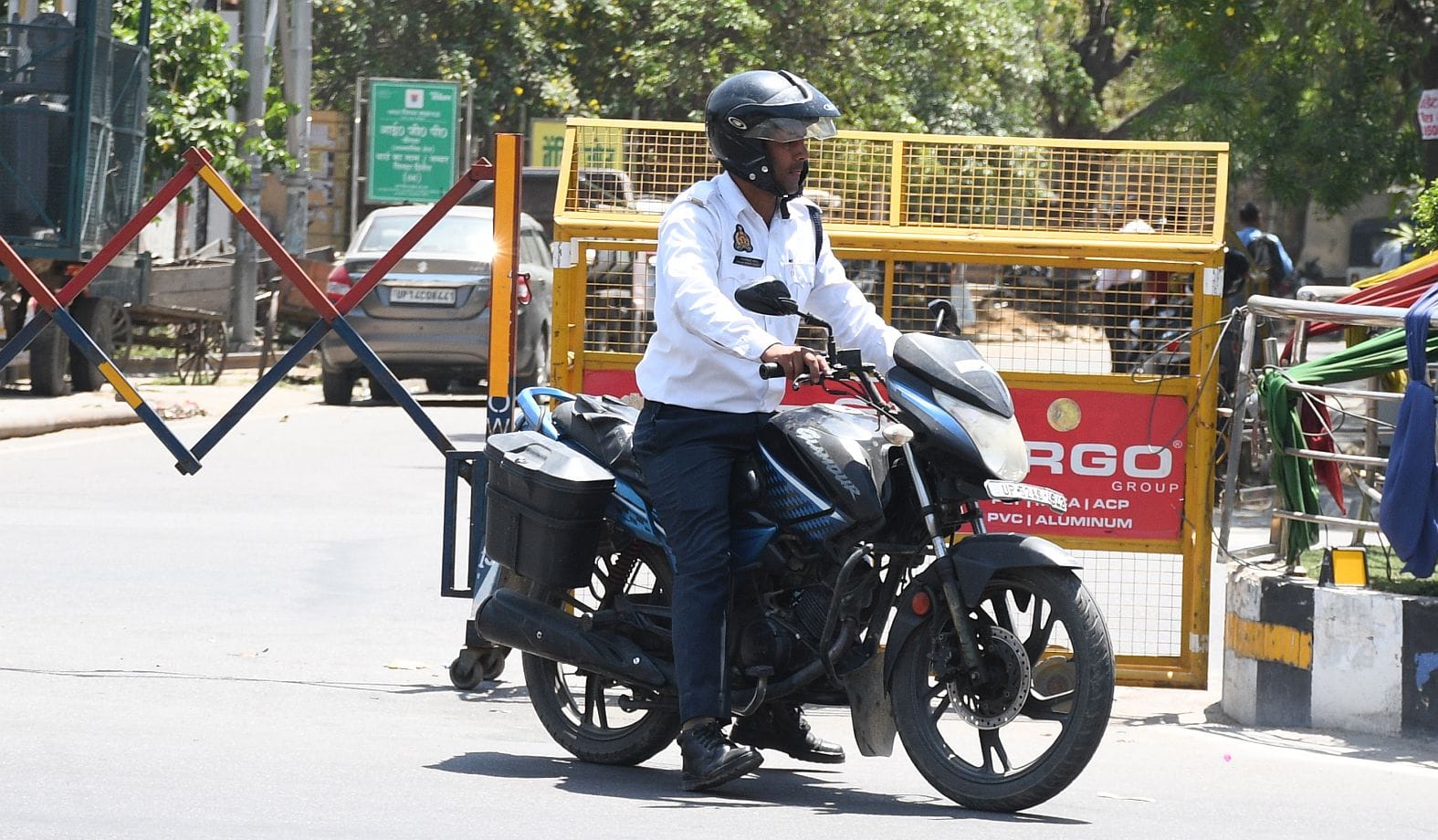 इनके लिए नहीं कोई नियम। इनके लिए नहीं कोई नियम।