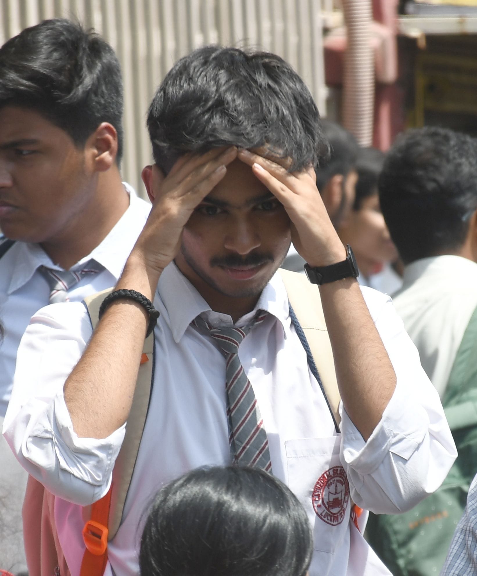 तेज धूप ने सोमवार को किया परेशान। तेज धूप ने सोमवार को किया परेशान।