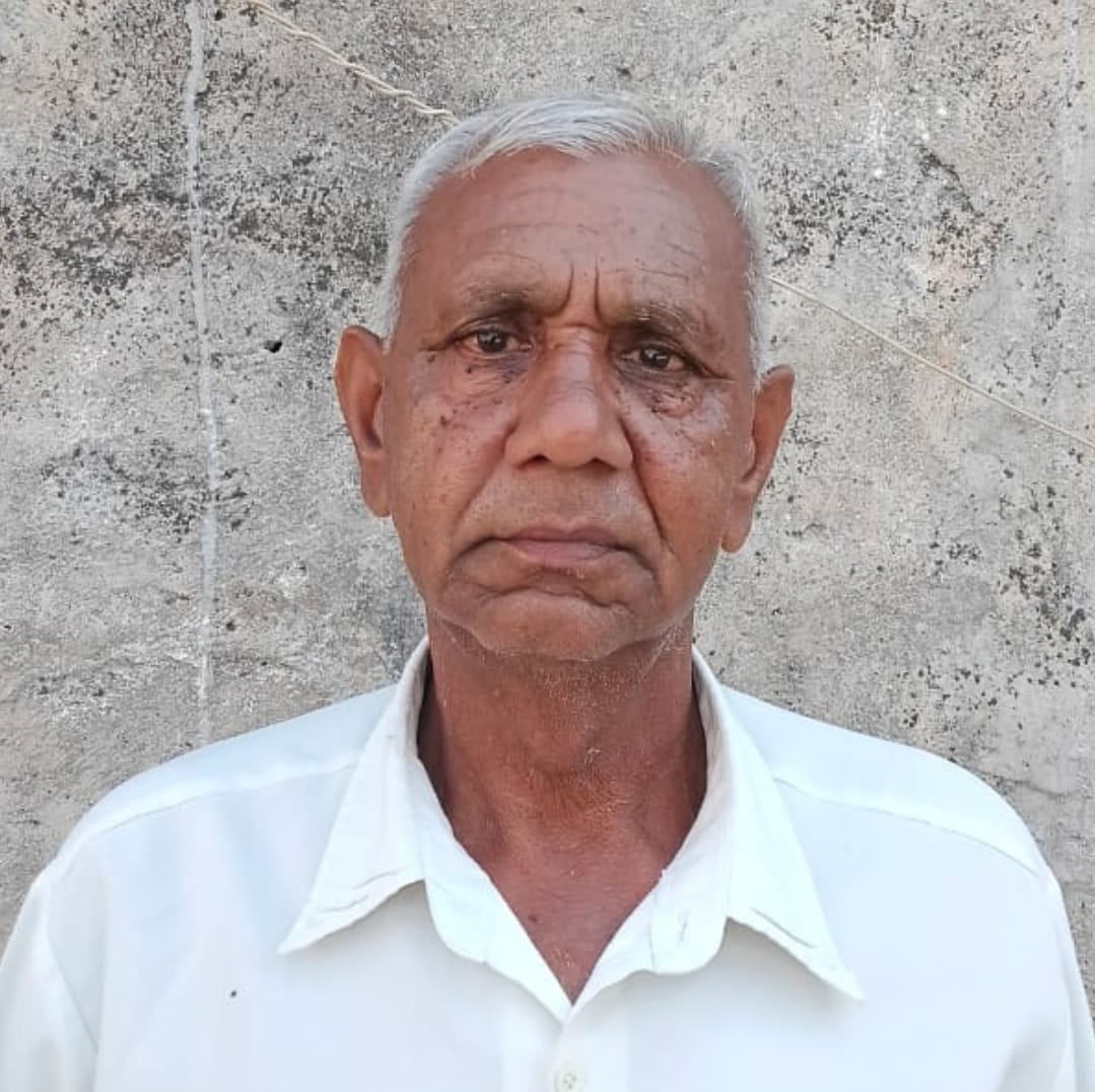 वार्ड में खाली प्लाट में पड़ा कूड़ा। संवाद