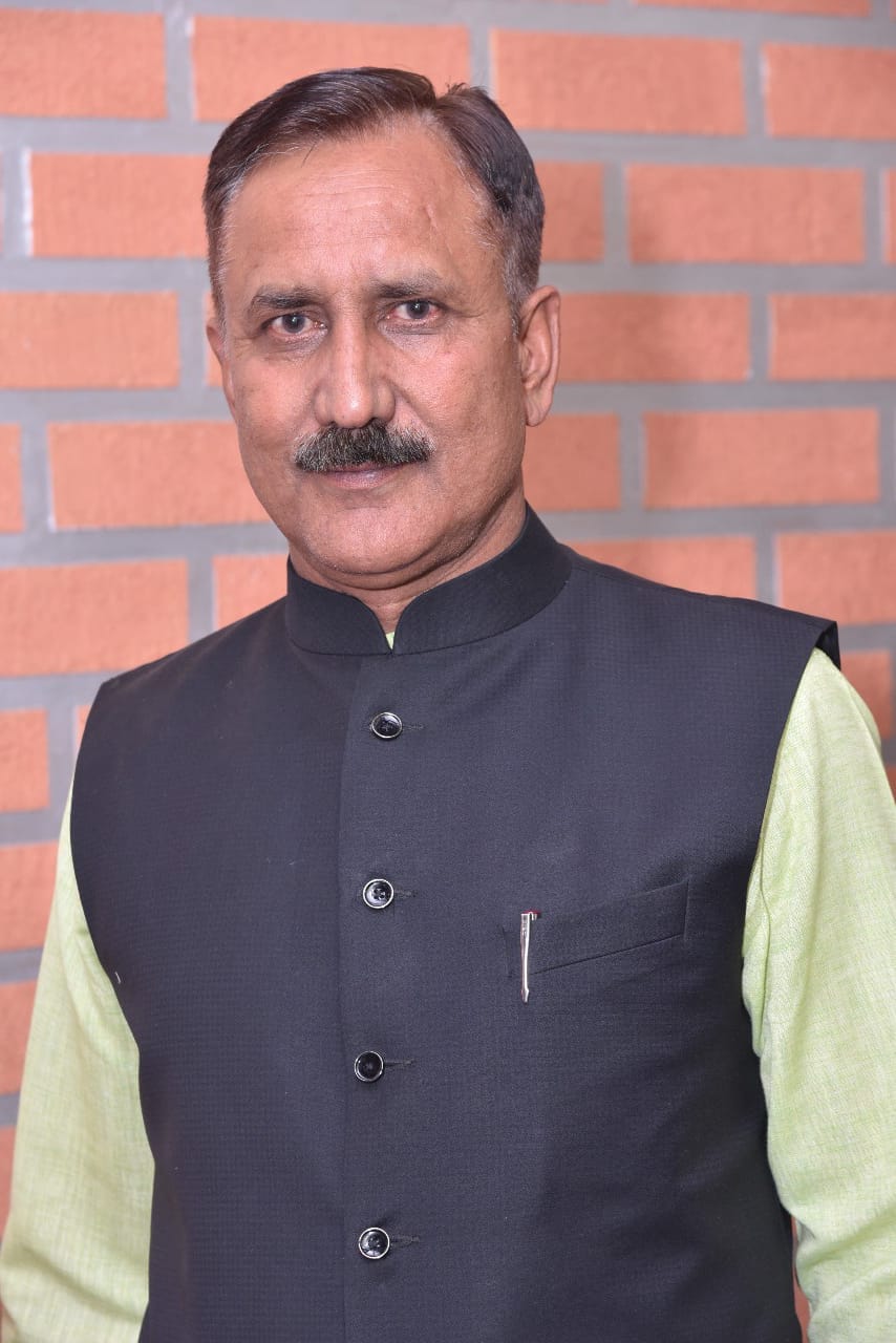 वार्ड में खाली प्लाट में पड़ा कूड़ा। संवाद