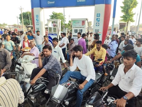 अलीगंज के इंडियन ऑयल पर पसरा सन्नाटा। संवाद