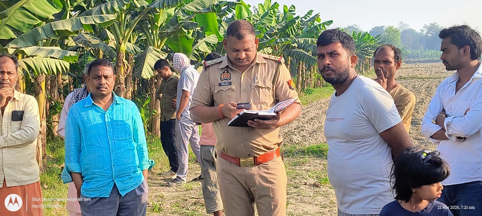 गंभीरिया गांव के जानकीनगर में चोरी के बाद बिखरा पड़ा समान।स्रोत-सोशल मीडिया गंभीरिया गांव के जानकीनगर में चोरी के बाद बिखरा पड़ा समान।स्रोत-सोशल मीडिया