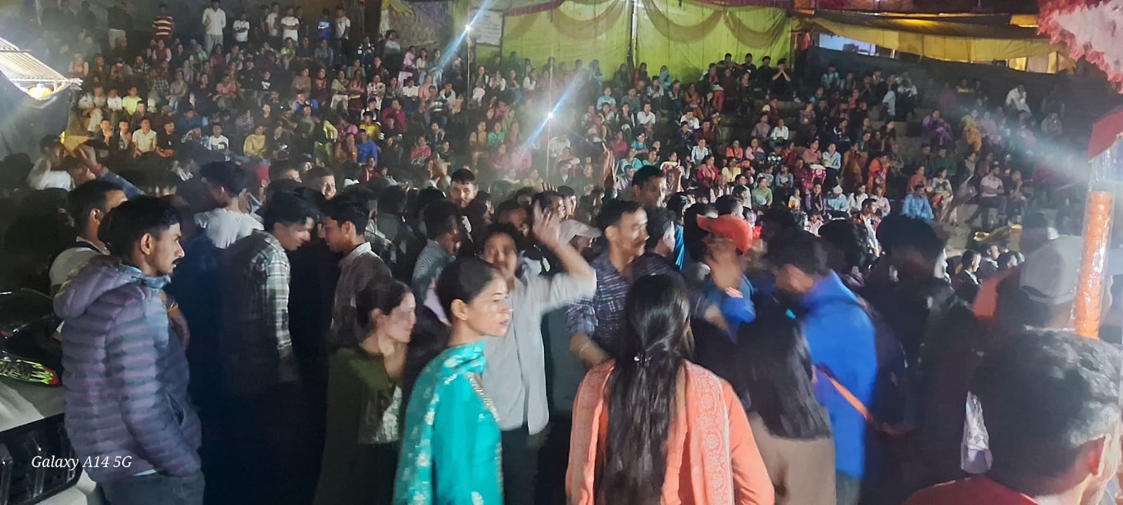 गलू मेले की सांस्कृतिक संध्या में प्रस्तुति देते स्टार कलाकार। संवाद गलू मेले की सांस्कृतिक संध्या में प्रस्तुति देते स्टार कलाकार। संवाद