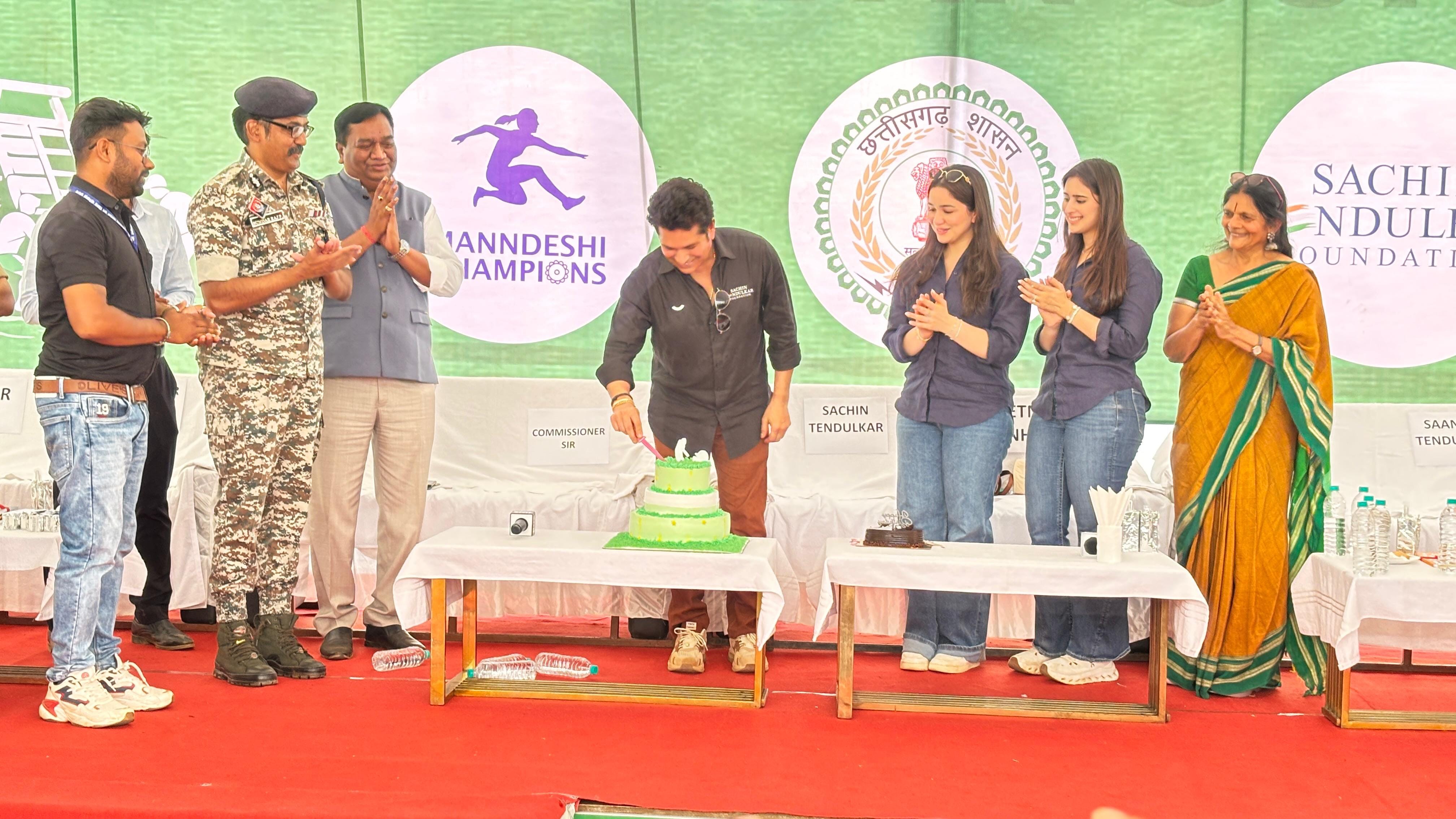 खेल में भाग लेते सचिन तेंदुलकर