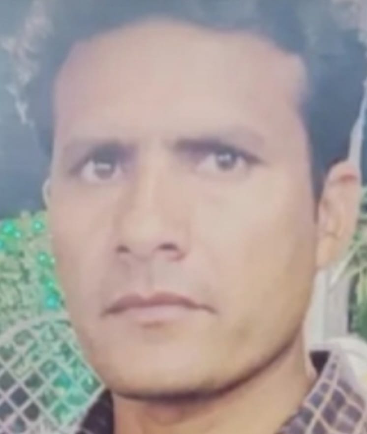 मंसूरपुर। पुरबालियान में किसान अमरनाथ के घर परेशान बैठी महिलाएं। संवाद