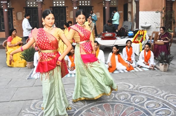 सूरदास के पदों में उतरे कृष्ण भक्ति के रंग