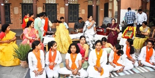 सूरदास के पदों में उतरे कृष्ण भक्ति के रंग