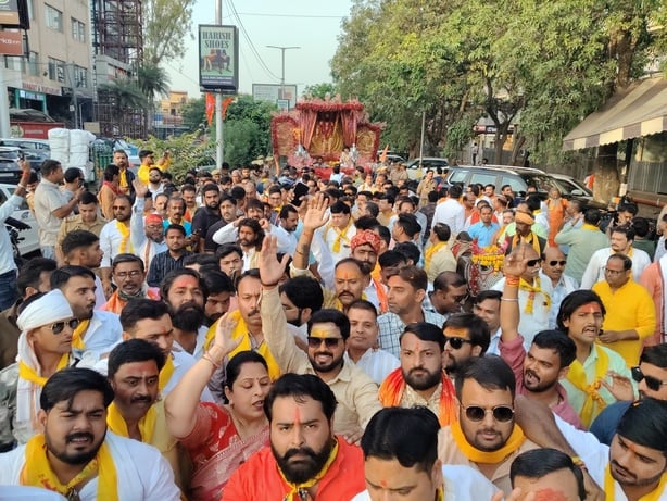 आगरा में श्री परशुराम सेवा चरण सेवक समिति की ओर से आयोजित चतुर्थ श्री परशुराम कुटुम्ब यात्रा का आगरा में श्री परशुराम सेवा चरण सेवक समिति की ओर से आयोजित चतुर्थ श्री परशुराम कुटुम्ब यात्रा का