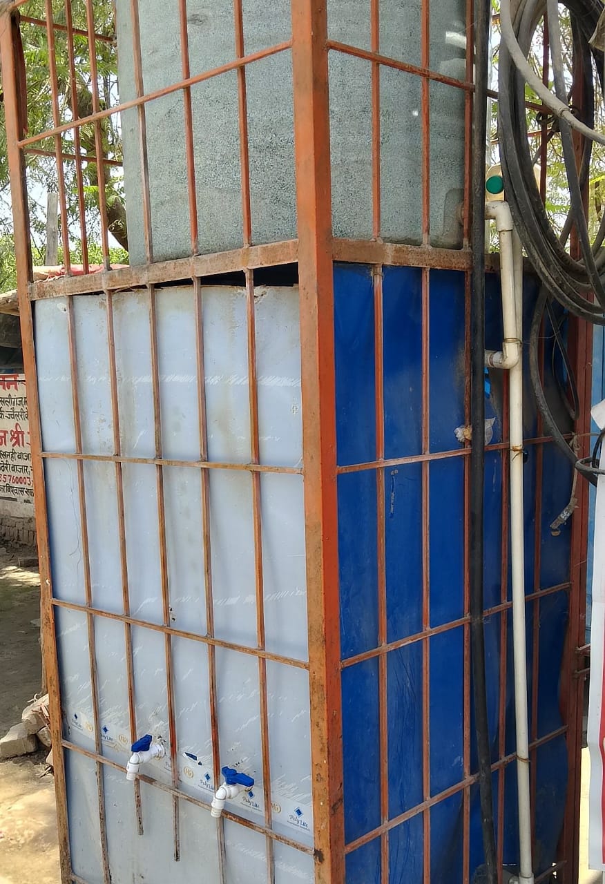 चुनार नगर पालिका के चकईपुर मोहाना में खराब हाल में पड़ा हुआ वाटर कूलर। फोटो संवाद