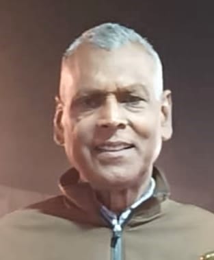 चंदौसी के वैष्णो विहार में सालिगराम की मौत के बाद बिलखते परिजन। संवाद