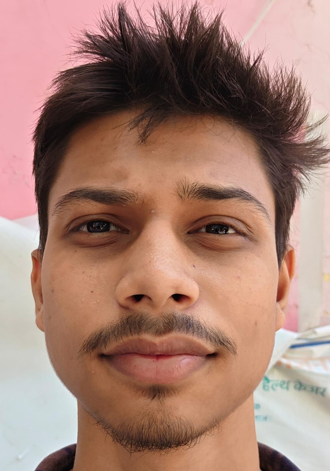 फोटो-11-कोंच सीएचसी में दवा और पर्चा काउंटर पर लगी भीड़। संवाद