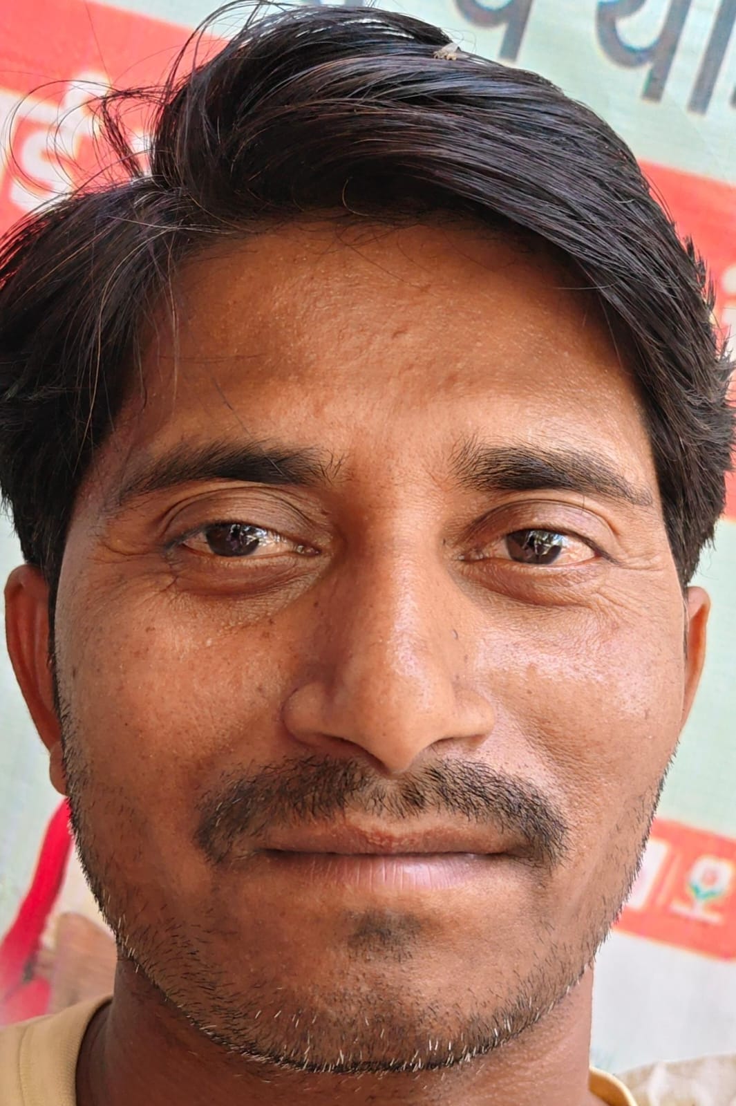 फोटो-11-कोंच सीएचसी में दवा और पर्चा काउंटर पर लगी भीड़। संवाद