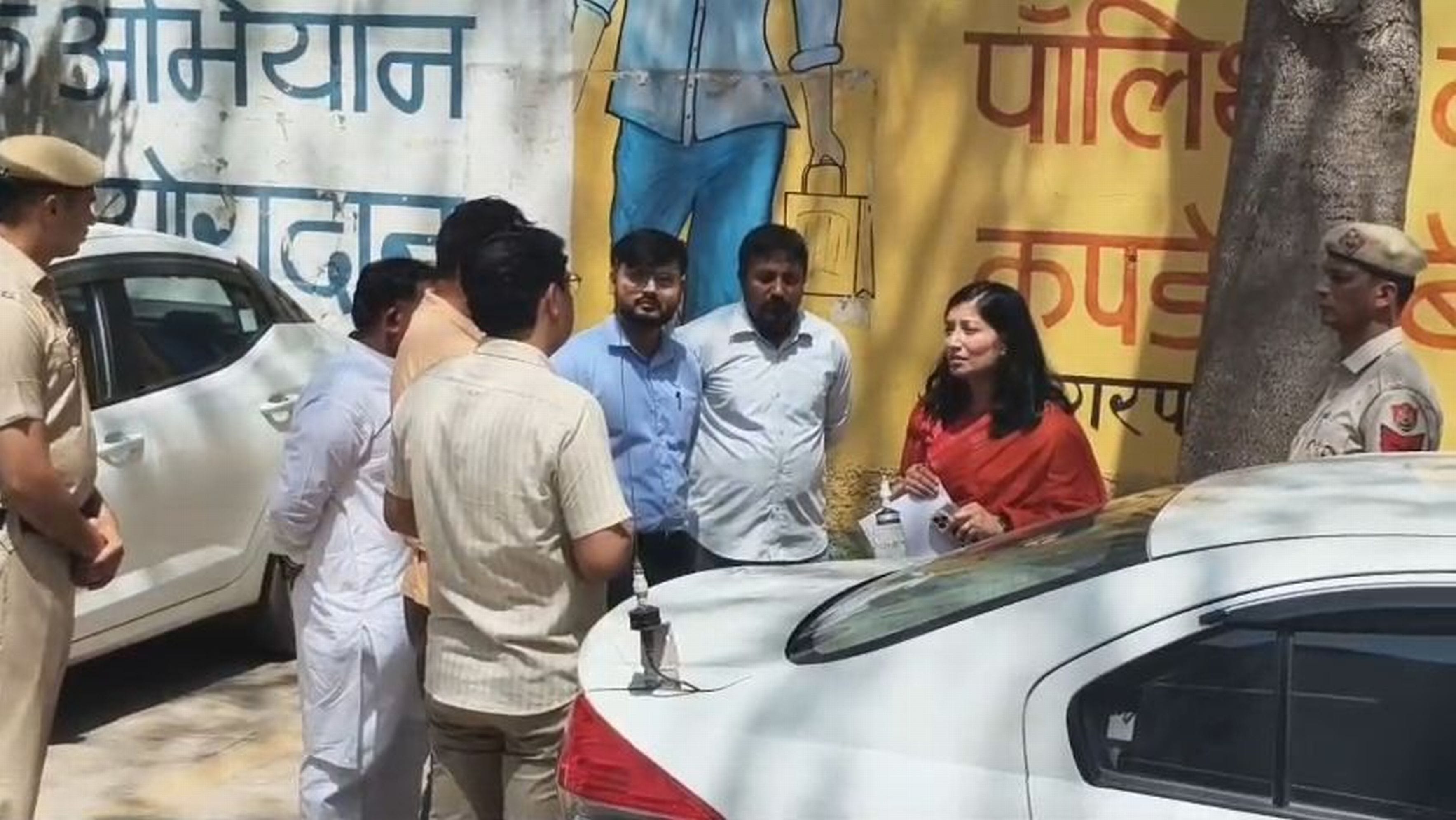 फोटो संख्या:84- नगर पालिका में प्रधान, पार्षदों की बैठक लेती उपायुक्त अनुपमा अंजली--स्रोत- एप फोटो संख्या:84- नगर पालिका में प्रधान, पार्षदों की बैठक लेती उपायुक्त अनुपमा अंजली--स्रोत- एप