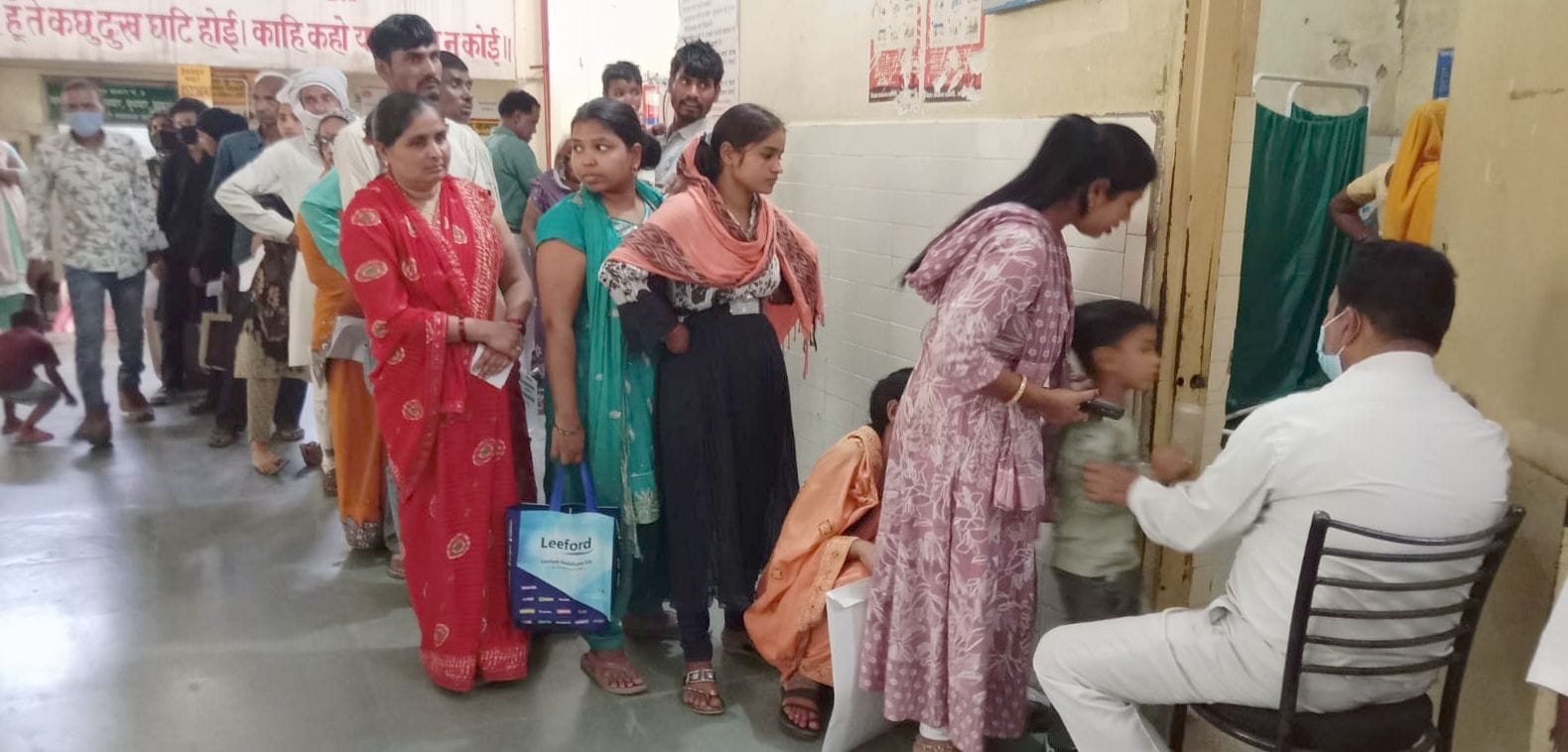 जिला अस्पताल मे बना हीटवेव कक्ष। संवाद