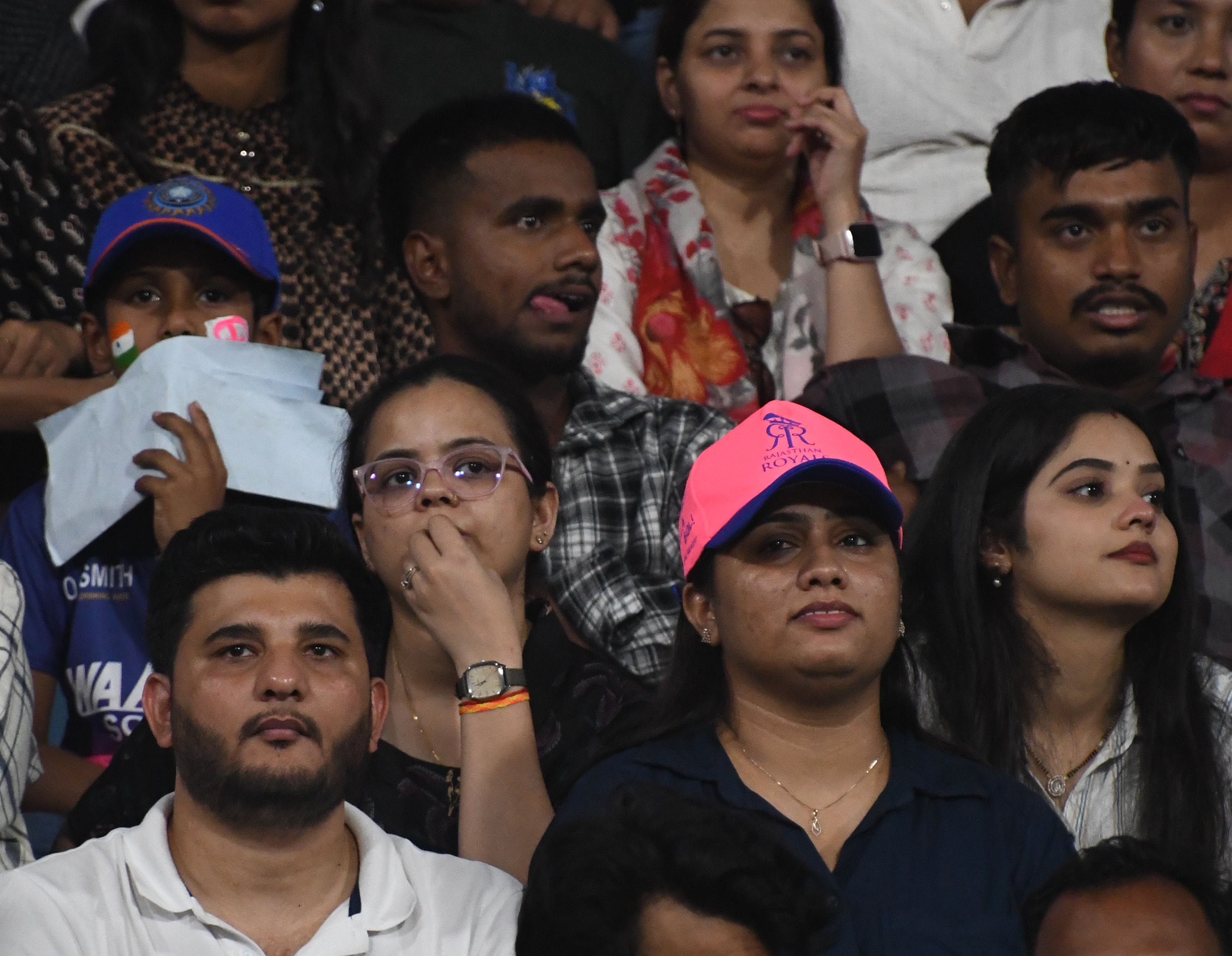 राजस्थान रॉयल्स और लखनऊ सुपरजायंट्स के बीच मैच देखने इकाना पहुंचे दर्शक। राजस्थान रॉयल्स और लखनऊ सुपरजायंट्स के बीच मैच देखने इकाना पहुंचे दर्शक।