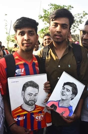 राजस्थान रॉयल्स और लखनऊ सुपरजायंट्स के बीच मैच देखने इकाना पहुंचे दर्शक। राजस्थान रॉयल्स और लखनऊ सुपरजायंट्स के बीच मैच देखने इकाना पहुंचे दर्शक।
