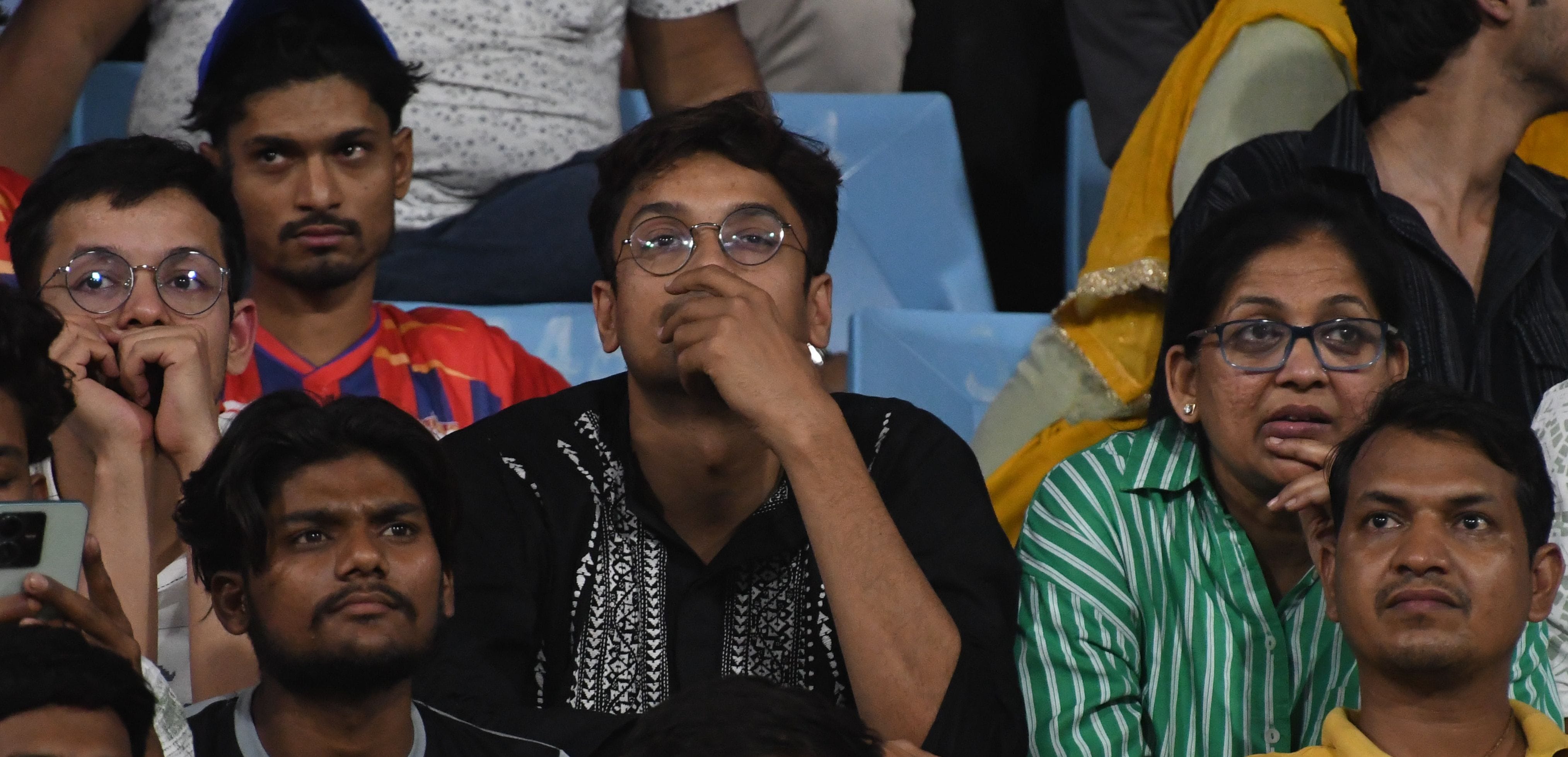 राजस्थान रॉयल्स और लखनऊ सुपरजायंट्स के बीच मैच देखने इकाना पहुंचे दर्शक। राजस्थान रॉयल्स और लखनऊ सुपरजायंट्स के बीच मैच देखने इकाना पहुंचे दर्शक।