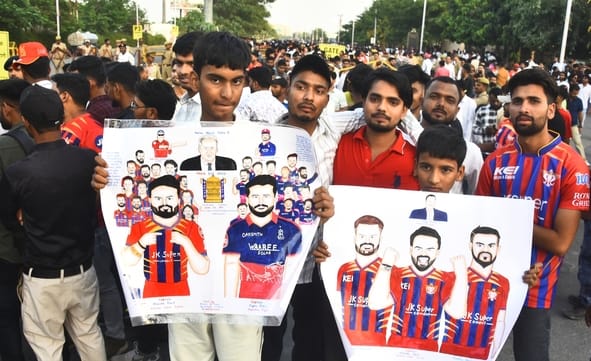 राजस्थान रॉयल्स और लखनऊ सुपरजायंट्स के बीच मैच देखने इकाना पहुंचे दर्शक। राजस्थान रॉयल्स और लखनऊ सुपरजायंट्स के बीच मैच देखने इकाना पहुंचे दर्शक।