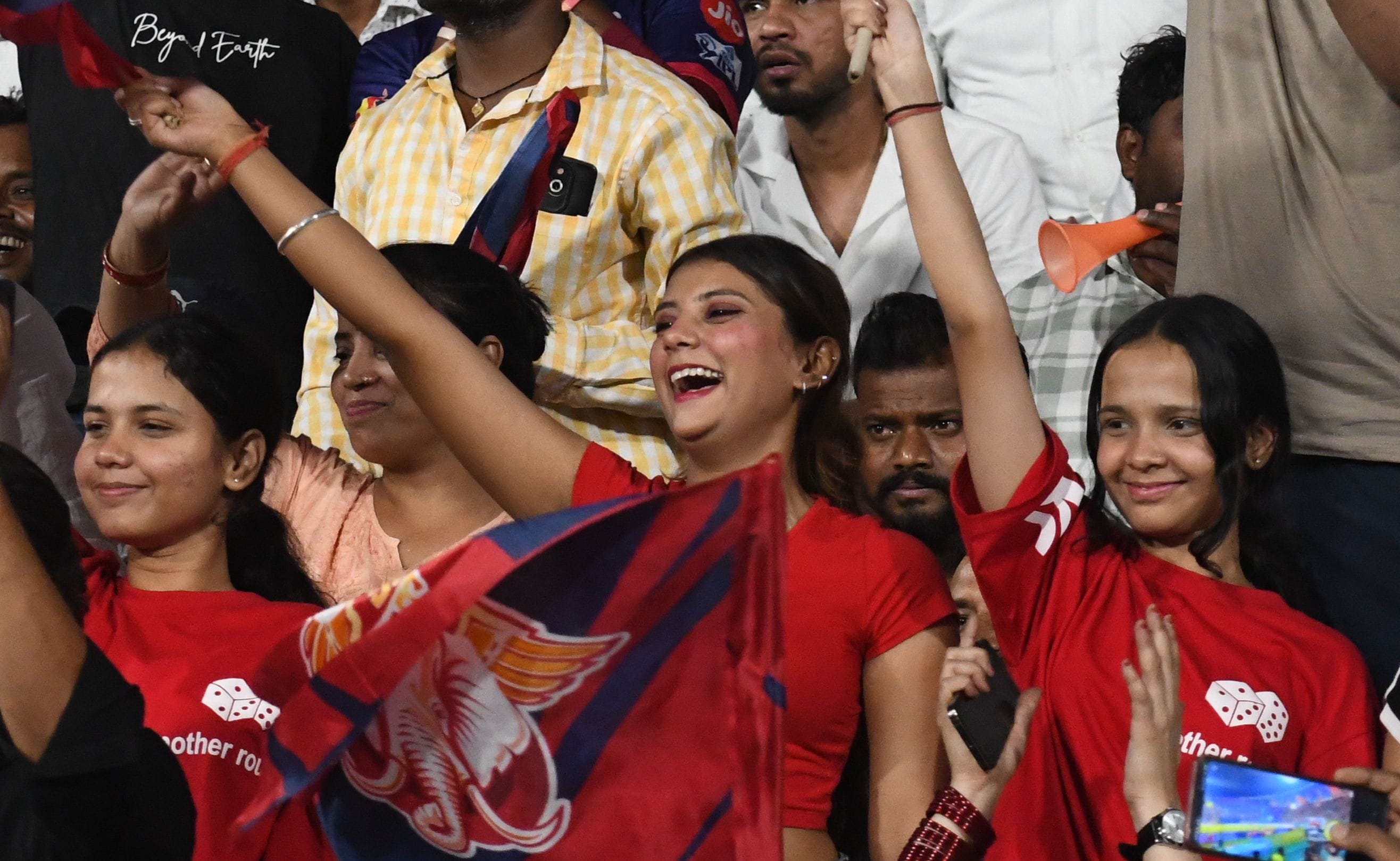 राजस्थान रॉयल्स और लखनऊ सुपरजायंट्स के बीच मैच देखने इकाना पहुंचे दर्शक। राजस्थान रॉयल्स और लखनऊ सुपरजायंट्स के बीच मैच देखने इकाना पहुंचे दर्शक।