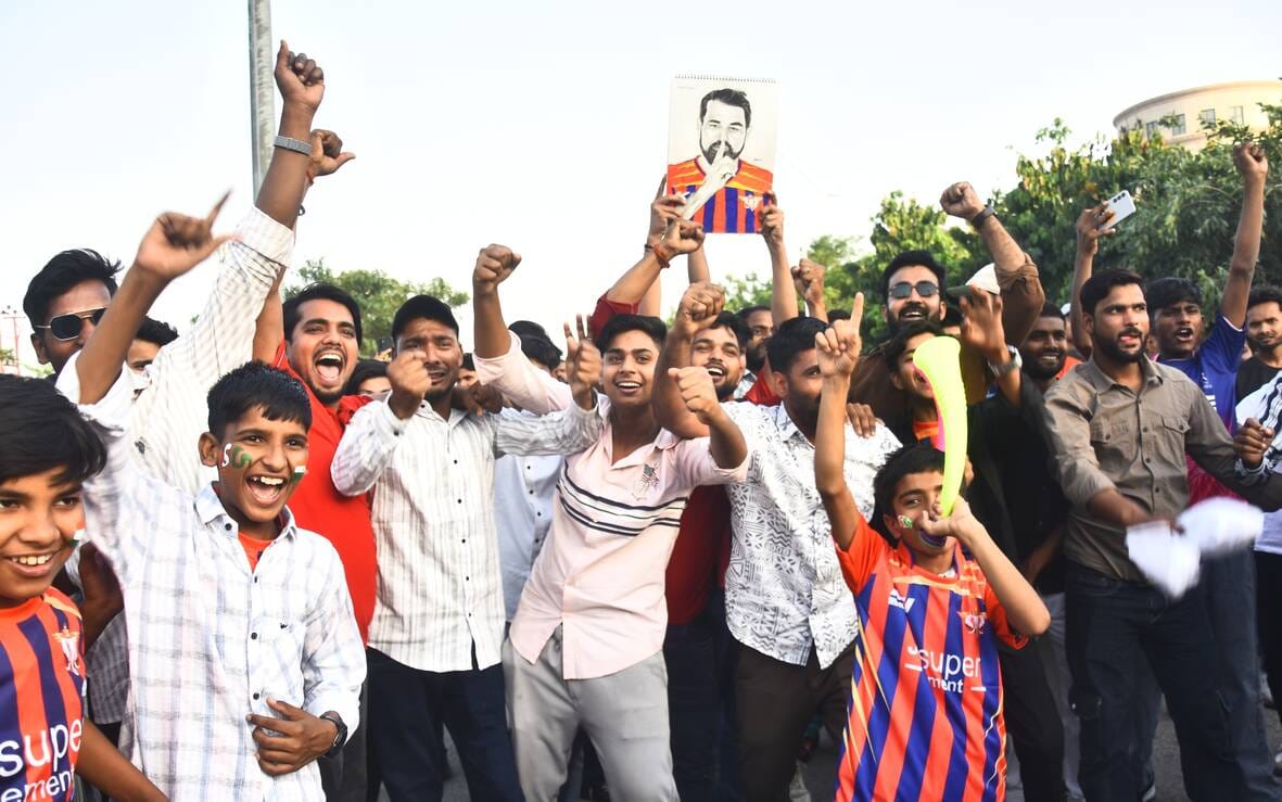 राजस्थान रॉयल्स और लखनऊ सुपरजायंट्स के बीच मैच देखने इकाना पहुंचे दर्शक। राजस्थान रॉयल्स और लखनऊ सुपरजायंट्स के बीच मैच देखने इकाना पहुंचे दर्शक।