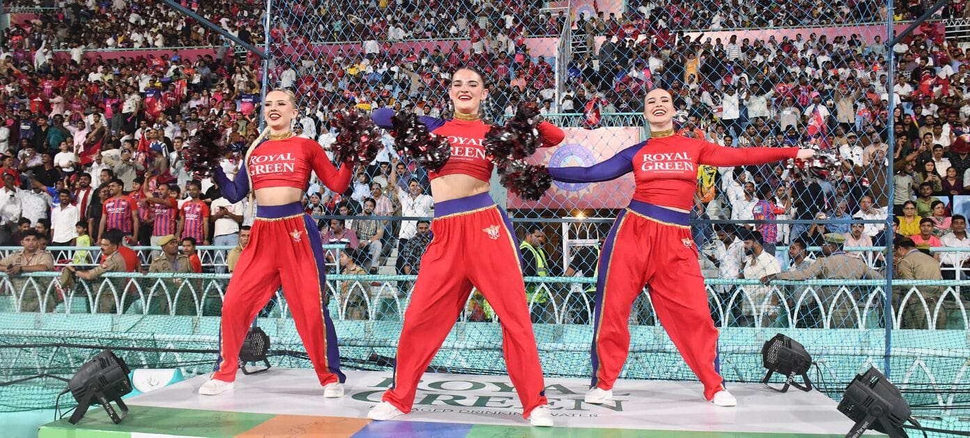 राजस्थान रॉयल्स और लखनऊ सुपरजायंट्स के बीच मैच देखने इकाना पहुंचे दर्शक। राजस्थान रॉयल्स और लखनऊ सुपरजायंट्स के बीच मैच देखने इकाना पहुंचे दर्शक।