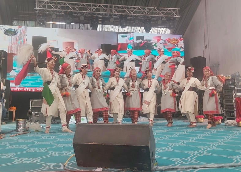 राज्य स्तरीय रोहडू़ मेले के अंतिम दिन उपस्थित जनसमूह। संवाद