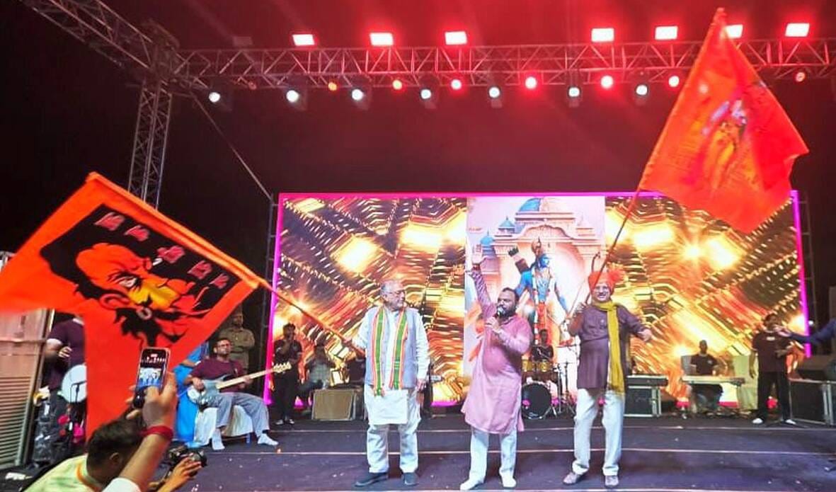 धर्म उत्सव में भजन गायक कन्हैया मित्तल की आवाज का जादू सिर चढ़कर बोला। धर्म उत्सव में भजन गायक कन्हैया मित्तल की आवाज का जादू सिर चढ़कर बोला।