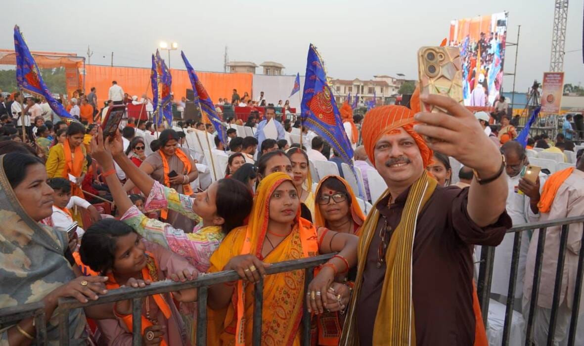 धर्म उत्सव में भजन गायक कन्हैया मित्तल की आवाज का जादू सिर चढ़कर बोला। धर्म उत्सव में भजन गायक कन्हैया मित्तल की आवाज का जादू सिर चढ़कर बोला।