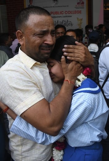 आरोही सिंह ने हाईस्कूल में 96.17 प्रतिशत अंक प्राप्त किए।