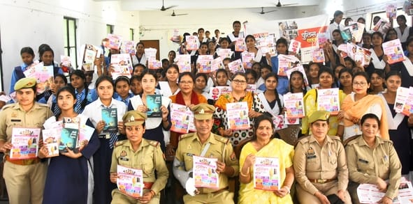 एपीसेन इंटर कॉलेज में अमर उजाला फाउंडेशन की ओर से पुलिस की पाठशाला एपीसेन इंटर कॉलेज में अमर उजाला फाउंडेशन की ओर से पुलिस की पाठशाला