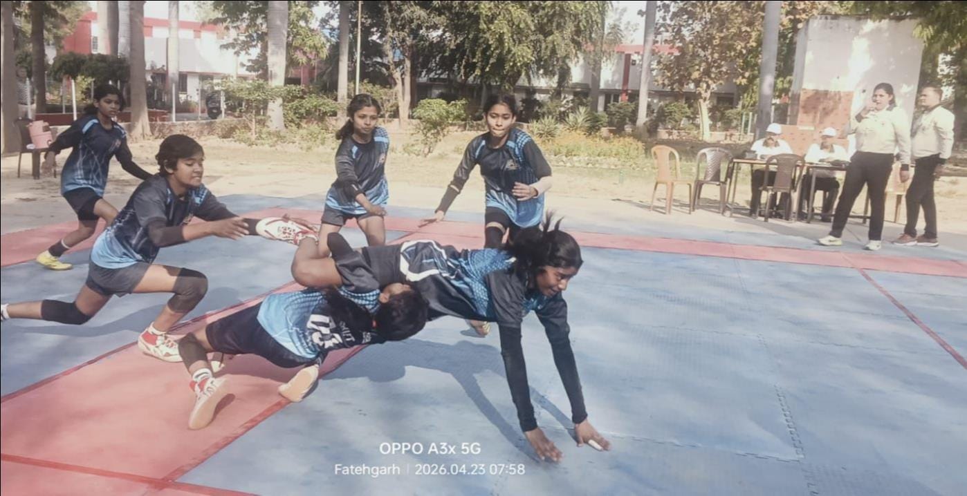 फोटो-5 फतेहगढ़ स्थित केंद्रीय विद्यालय में कबड्डी खेलते खिलाड़ी। स्रोत: कर्मचारी