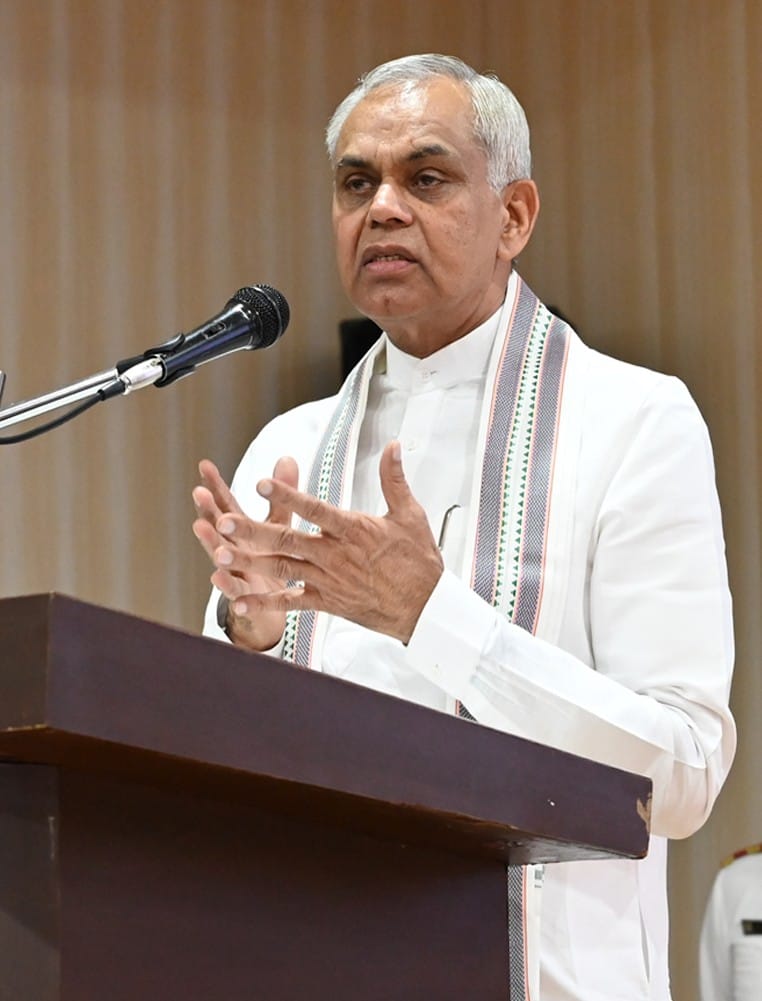 कुरुक्षेत्र। कार्यक्रम में संबोधित करते गुजरात के राज्यपाल आचार्य देवव्रत। विज्ञप्ति