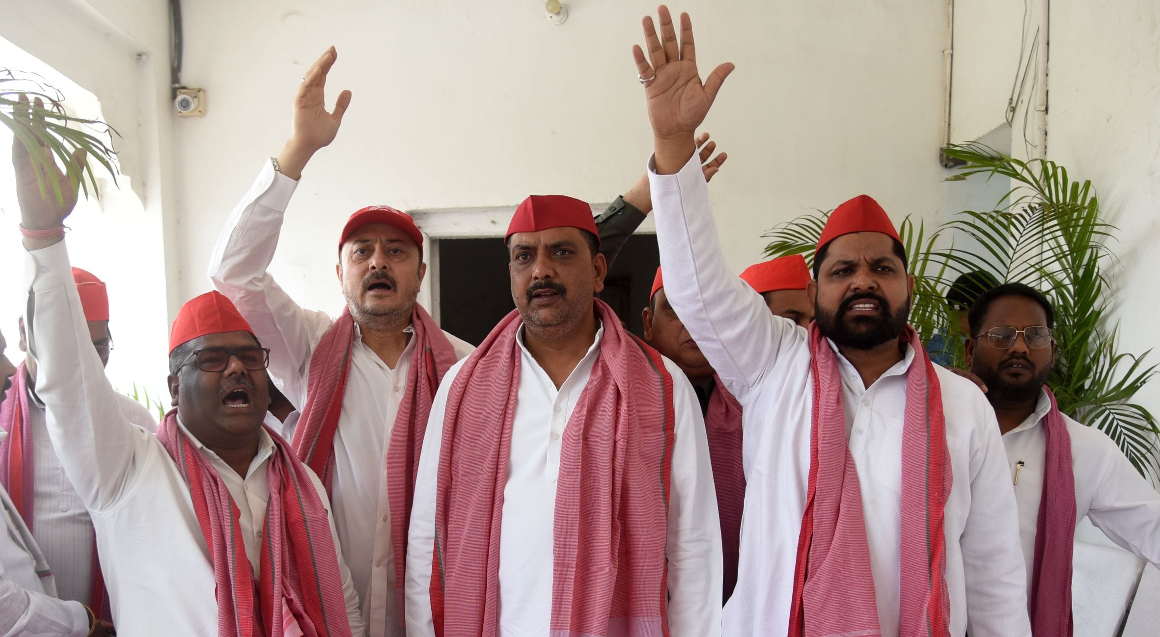 नगर निगम में हंगामा। नगर निगम में हंगामा।