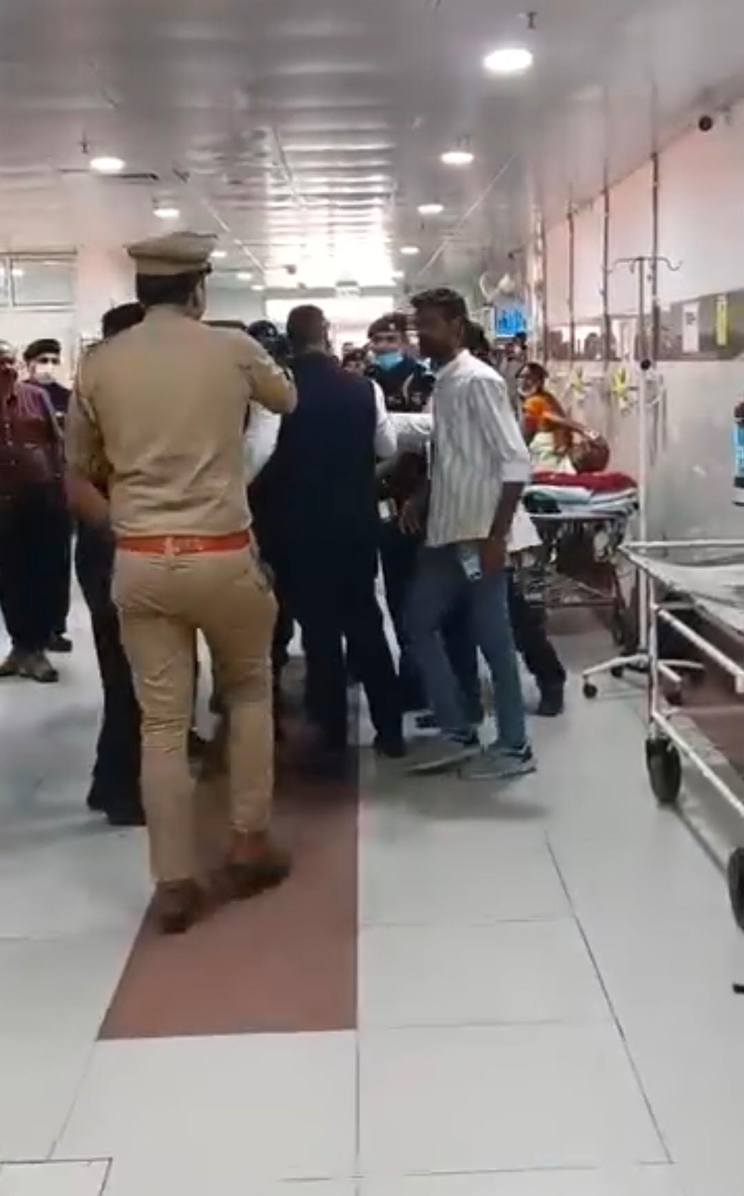 पीजीआई में हंगामा।