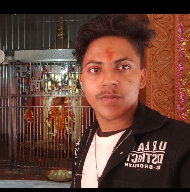 श्रीरामपुर गंगा नदी में डूबने से मृतक अमन कुमार, निवासी घोड़हरा।फाइल फोटो, परिजन श्रीरामपुर गंगा नदी में डूबने से मृतक अमन कुमार, निवासी घोड़हरा।फाइल फोटो, परिजन