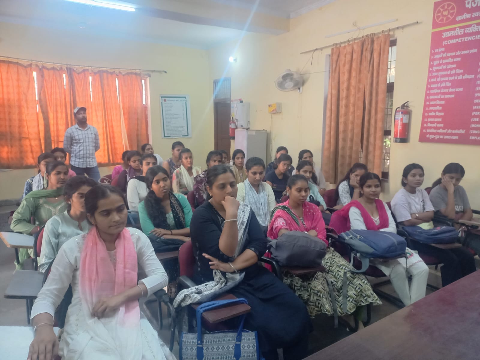 24jjrp10- अमर उजाला की तरफ से आयोजित अपराजित कार्यक्रम को संबोधित करते बीडीपीओ सुमित बैनीवाल। 24jjrp10- अमर उजाला की तरफ से आयोजित अपराजित कार्यक्रम को संबोधित करते बीडीपीओ सुमित बैनीवाल।