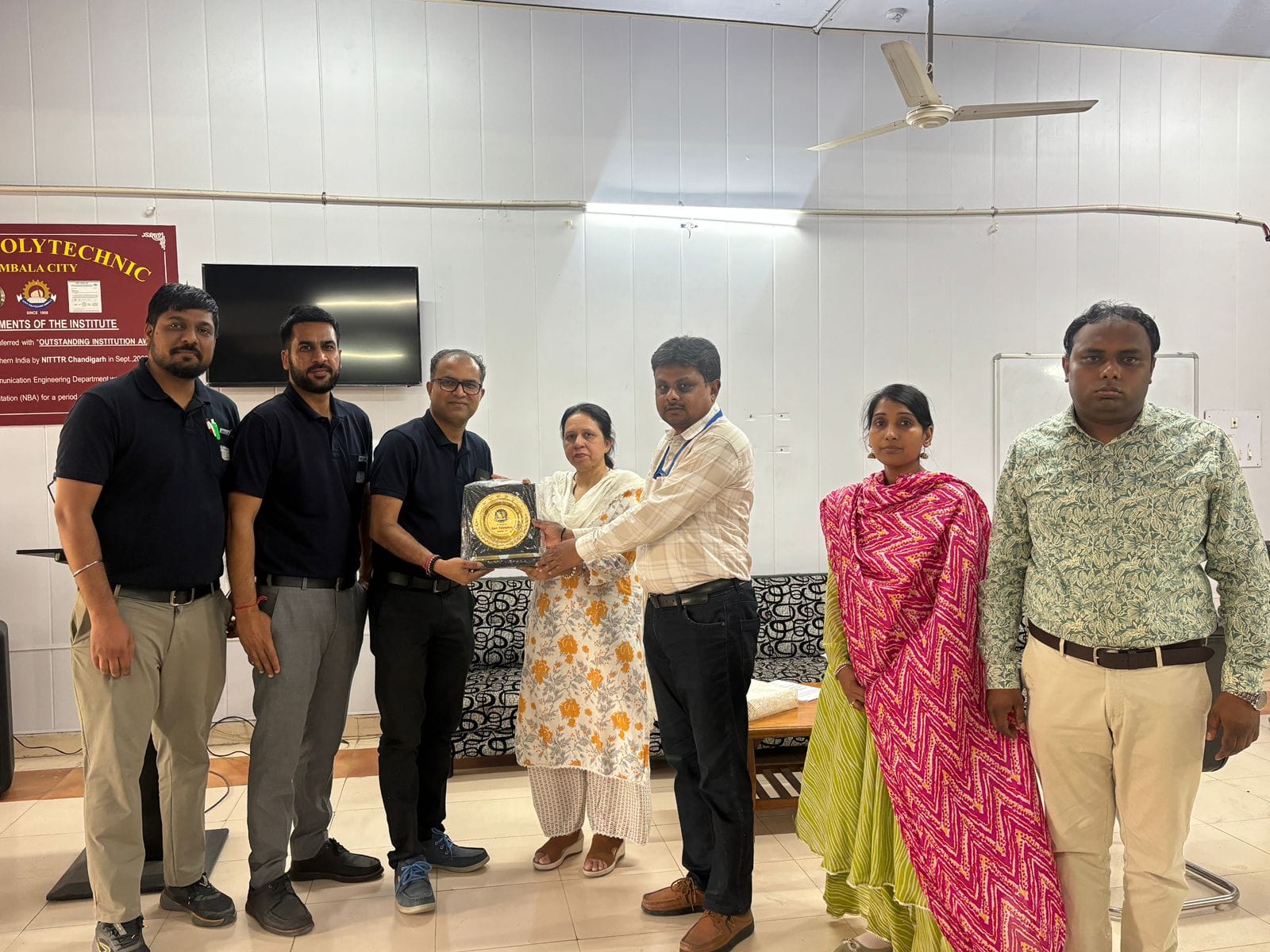 अंबाला छावनी के जीएमएन पब्लिक स्कूल में पर्यावरण संरक्षण की शपथ लेते बच्चे। प्रवक्ता अंबाला छावनी के जीएमएन पब्लिक स्कूल में पर्यावरण संरक्षण की शपथ लेते बच्चे। प्रवक्ता