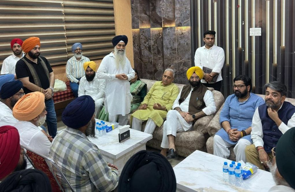 अंबाला पहुंचे दिल्ली के कैबिनेट मंत्री का स्वागत करते सिख समाज के प्रतिनिधि। प्रवक्ता अंबाला पहुंचे दिल्ली के कैबिनेट मंत्री का स्वागत करते सिख समाज के प्रतिनिधि। प्रवक्ता